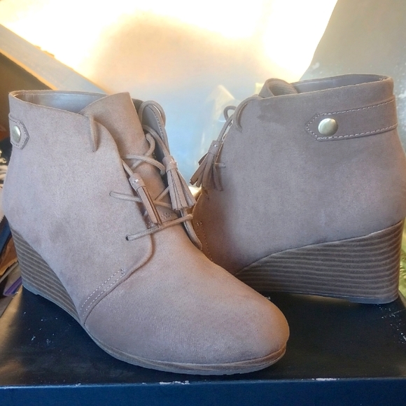 Women's Dr Scholl's's wedge lace ups size:7M - Picture 1 of 5